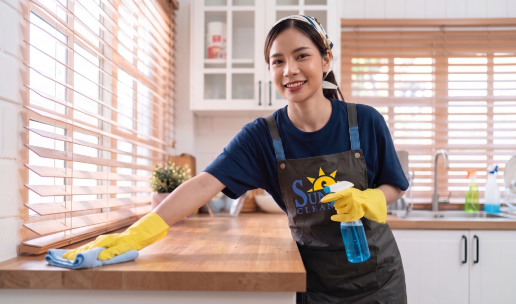 Cleaner Blinding with Spray and Cloth